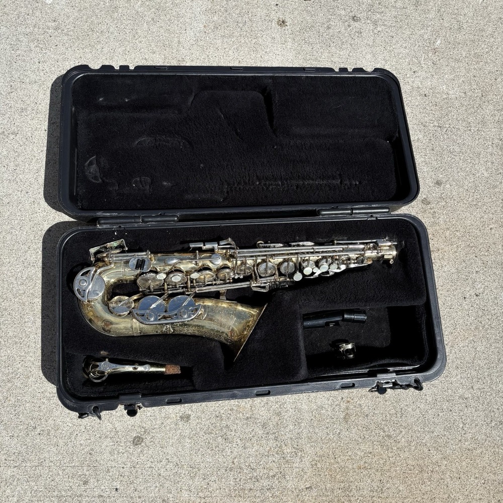 The Selmer Company Bundy II Alto Saxophone w/Case & Mouthpiece Used